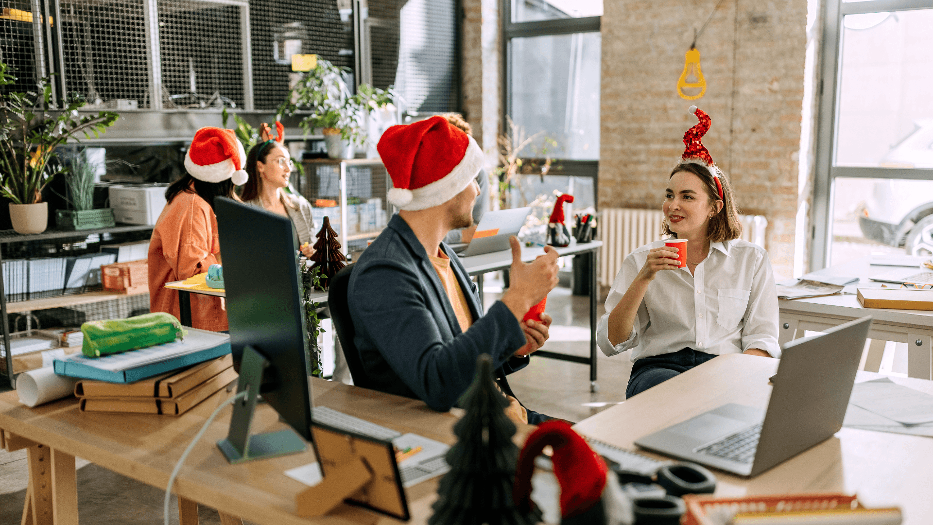 Festive Ads That Convert: How Affiliates In Regulated Industries Can Celebrate The Holidays With Compliance